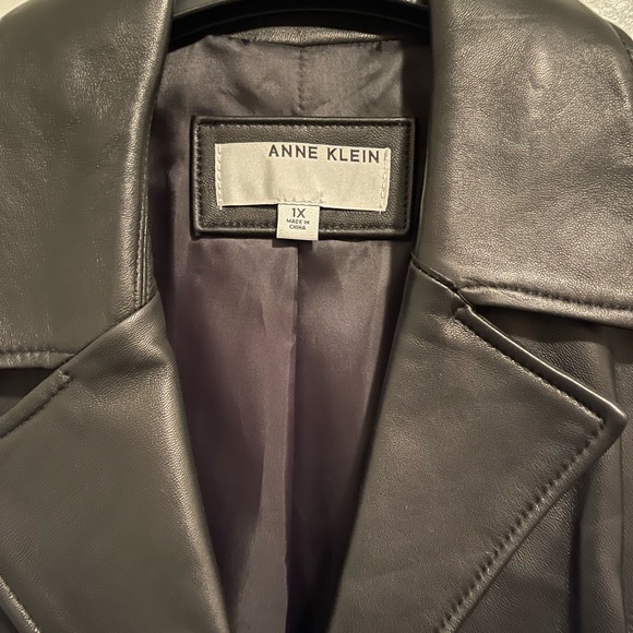 NWT: A beautiful soft leather Anne Klein jacket. - Picture 3 of 8